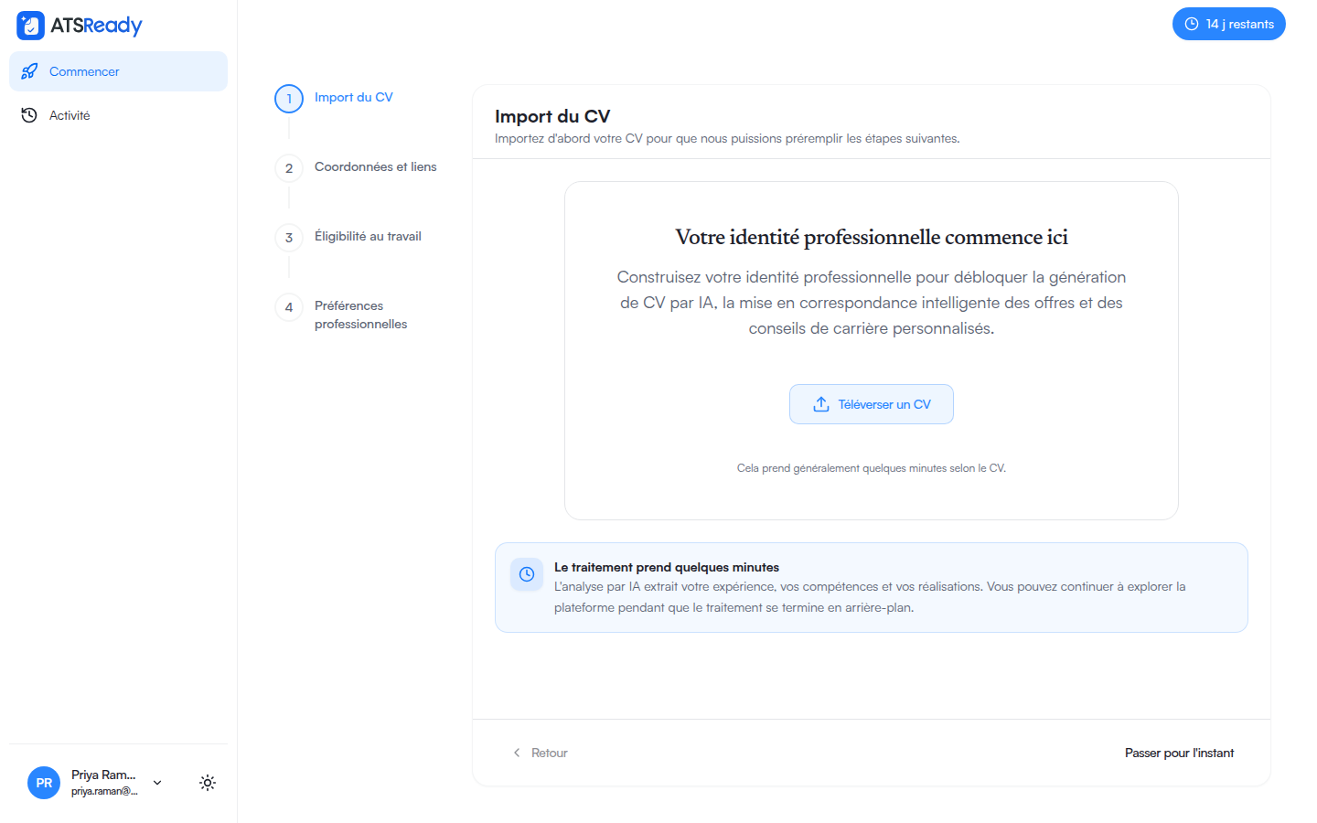 L'étape d'importation du CV, avec les quatre étapes de configuration listées dans une barre latérale.